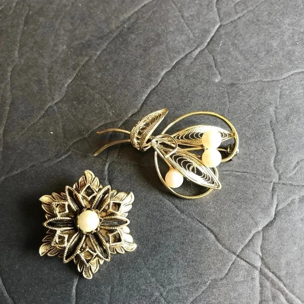 2 pieces lot of Pearl Brooch Pin